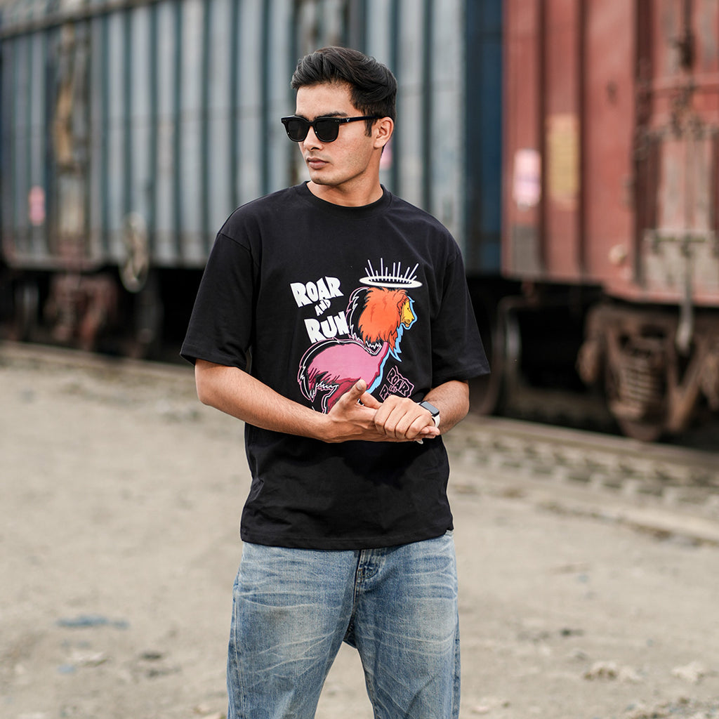 ROAR AND RUN BLACK OVERSIZED T-SHIRT