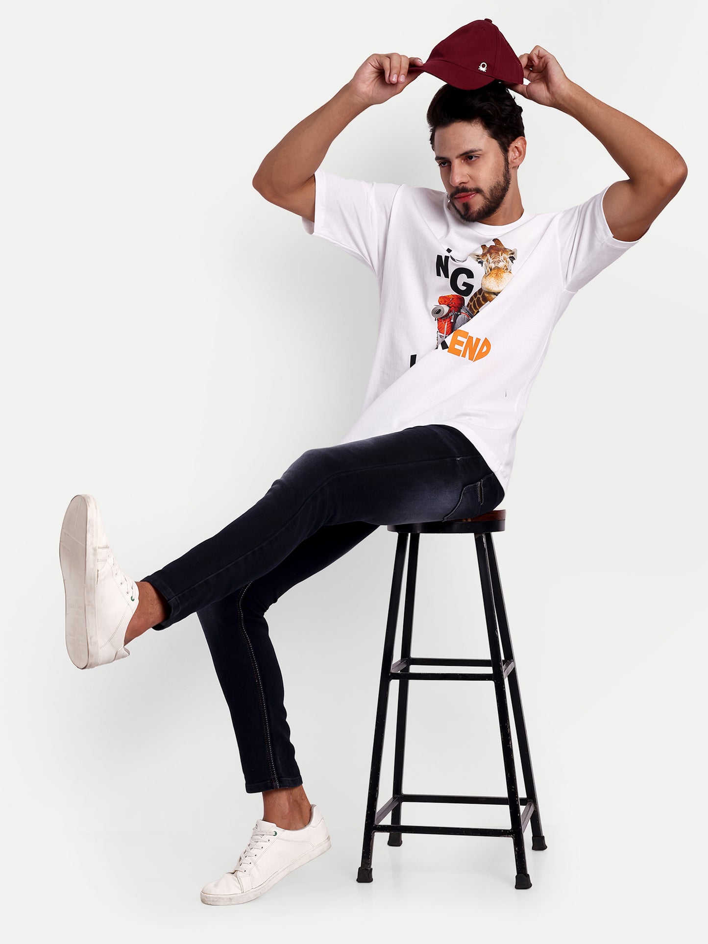 Long weekend giraffe white oversized graphic Tshirt