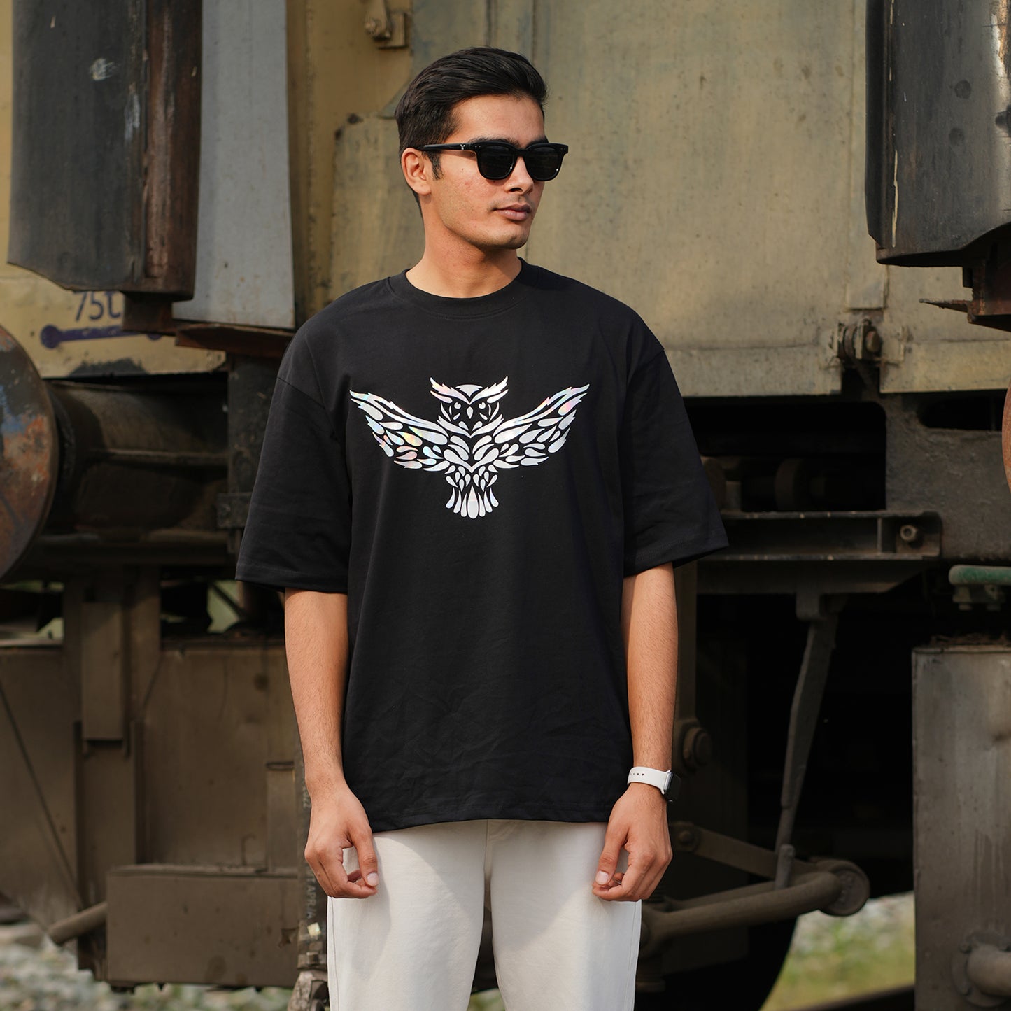 OWL HOLOGRAPHIC BLACK OVERSIZED T-SHIRT